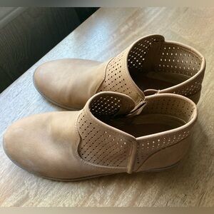 Women's Cat & Jack Tan Ankle Boots size 5